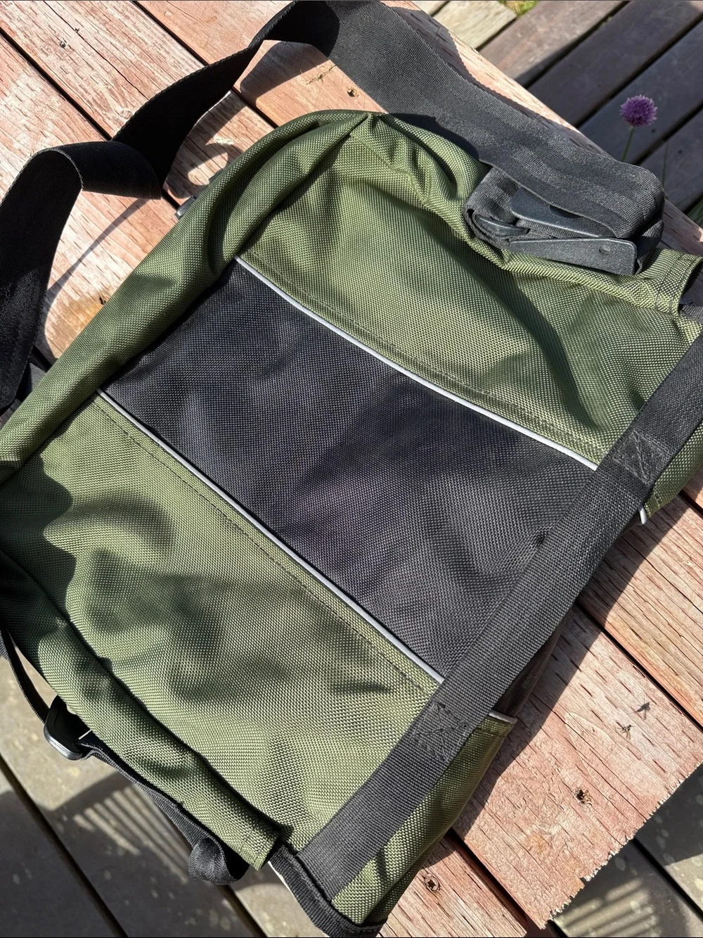 NOMAR Messenger Bag in Olive Green and Black - Crossbody Organizer
